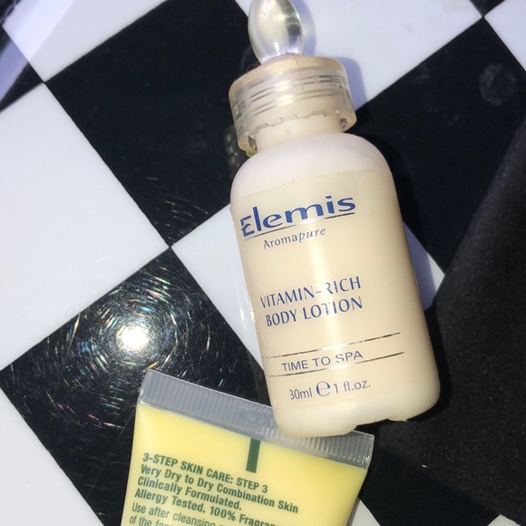 Clinique moisturizer cream free with purchase - Picture 3 of 6